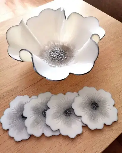 Custom resin bowl set